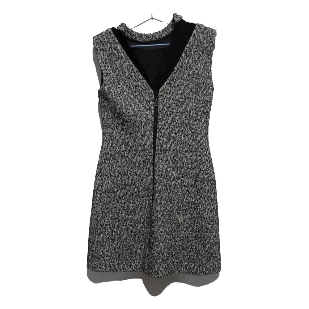 VESTIDO STELLA & JAMIE S GRIS MONOGRAMA - Image 2