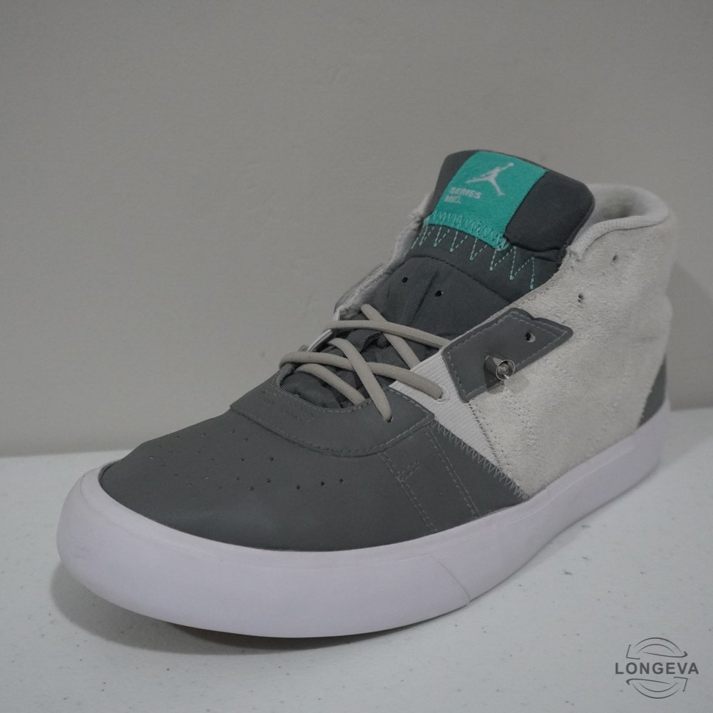TENIS JORDAN 29.5 CM GRIS/BLANCO SERIES MID - Image 2