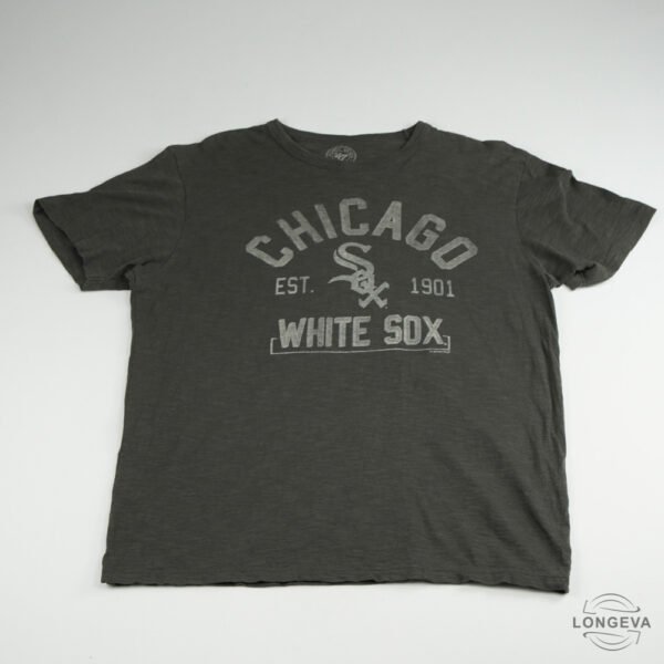 PLAYERA FORTY SEVEN M GRIS LOGO