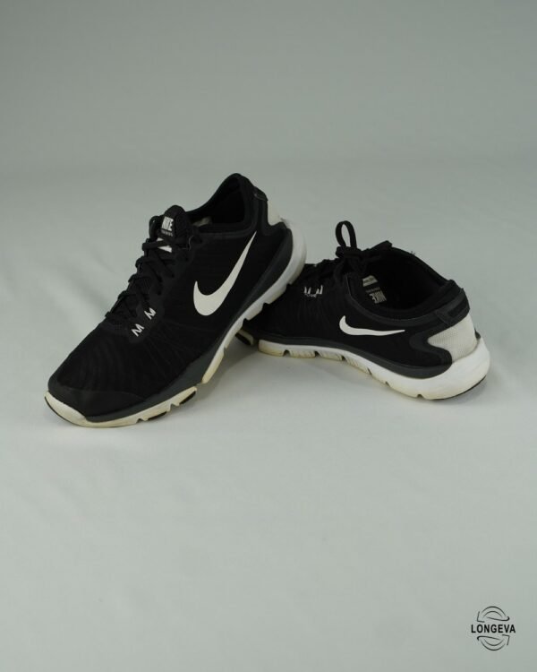 TENIS NIKE 24.5 CM NEGRO/BLANCO SUPREME TR4