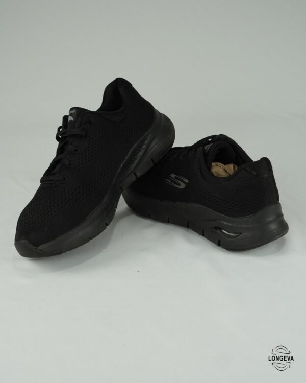 TENIS SKECHERS 24.5 CM NEGRO ARCH FIT