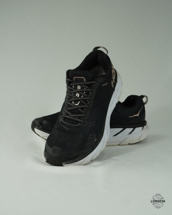 TENIS HOKA 26.5 CM NEGRO/GRIS CLIFTON 6