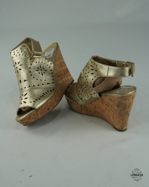 TACONES MARC FISHER 25.5 CM DORADO MONOGRAMA
