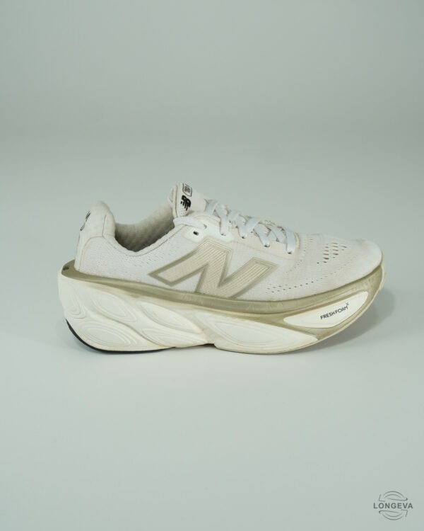 TENIS NEW BALANCE 26 CM BEIGE/DORADO X MORE V5