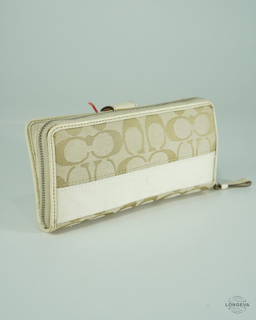 CARTERA COACH  BEIGE LOGO